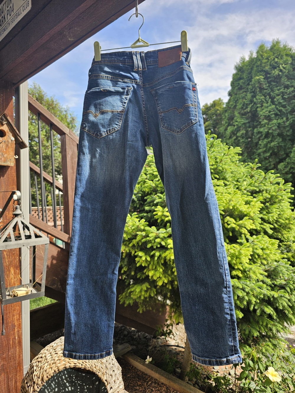 Voi Jeans Co. Men's Classic Straight-Leg Blue Jeans